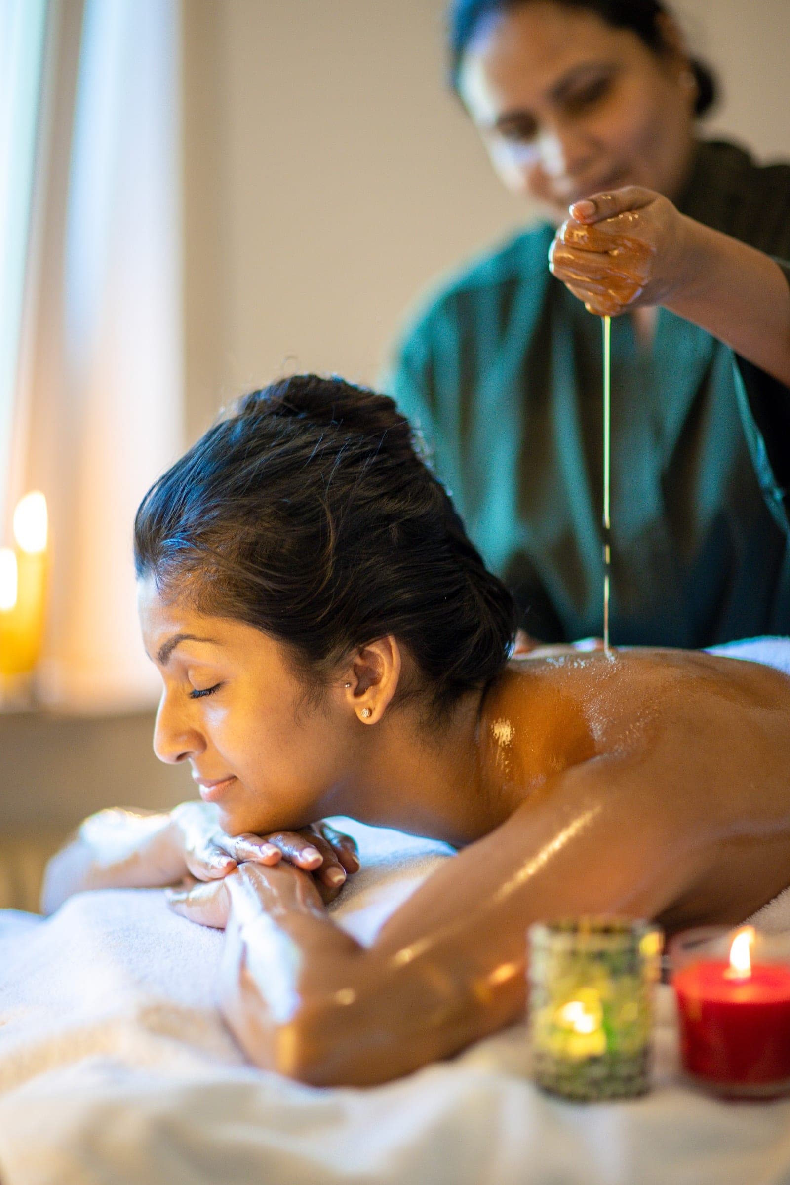 Gläser mit ayurvedischen Kräutermischungen