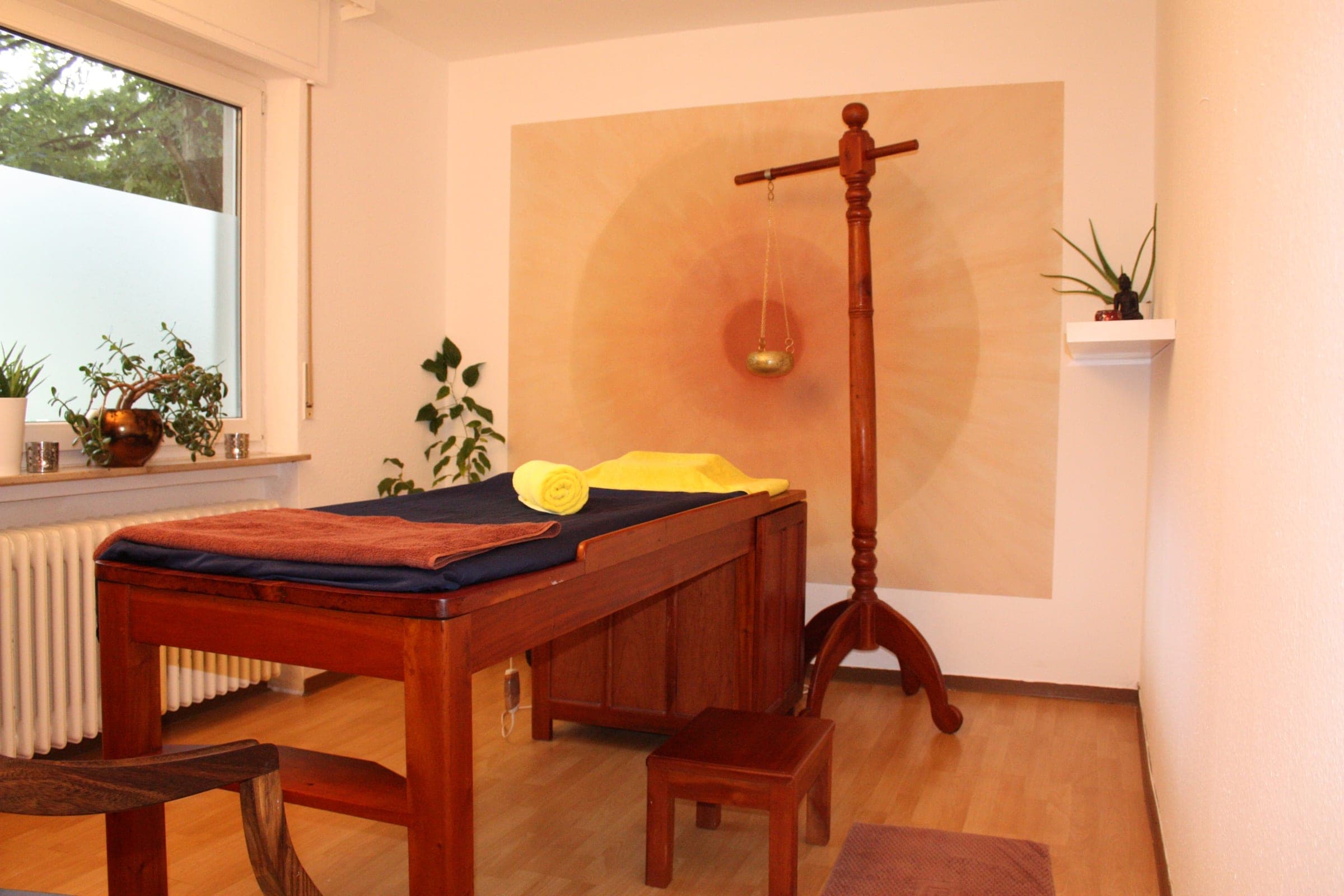 Ayurvedische Kopfanwendung im Kurhaus Sathya