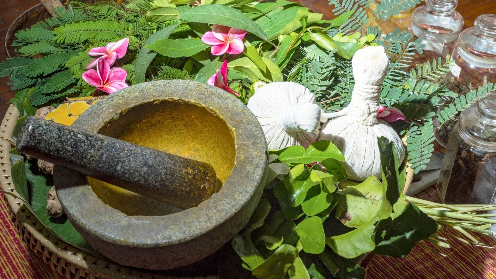 Ayurvedische Kopfanwendung im Kurhaus Sathya